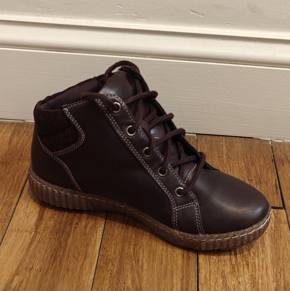 Clarks Shoes - Clarks Caroline Park Lace-Up Women's Sneaker Booties – Size 6.5